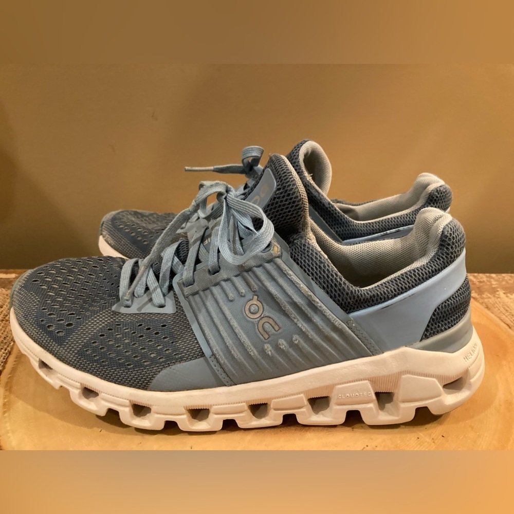 On Women's CloudSwift, Blue Running Shoes Tennis Shoes Size 7.5